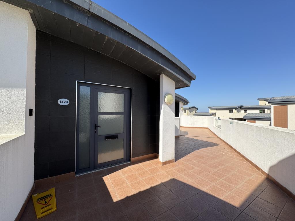 Lot: 6 - TOP FLOOR HOLIDAY APARTMENT WITH SEA VIEWS - Front of the Property